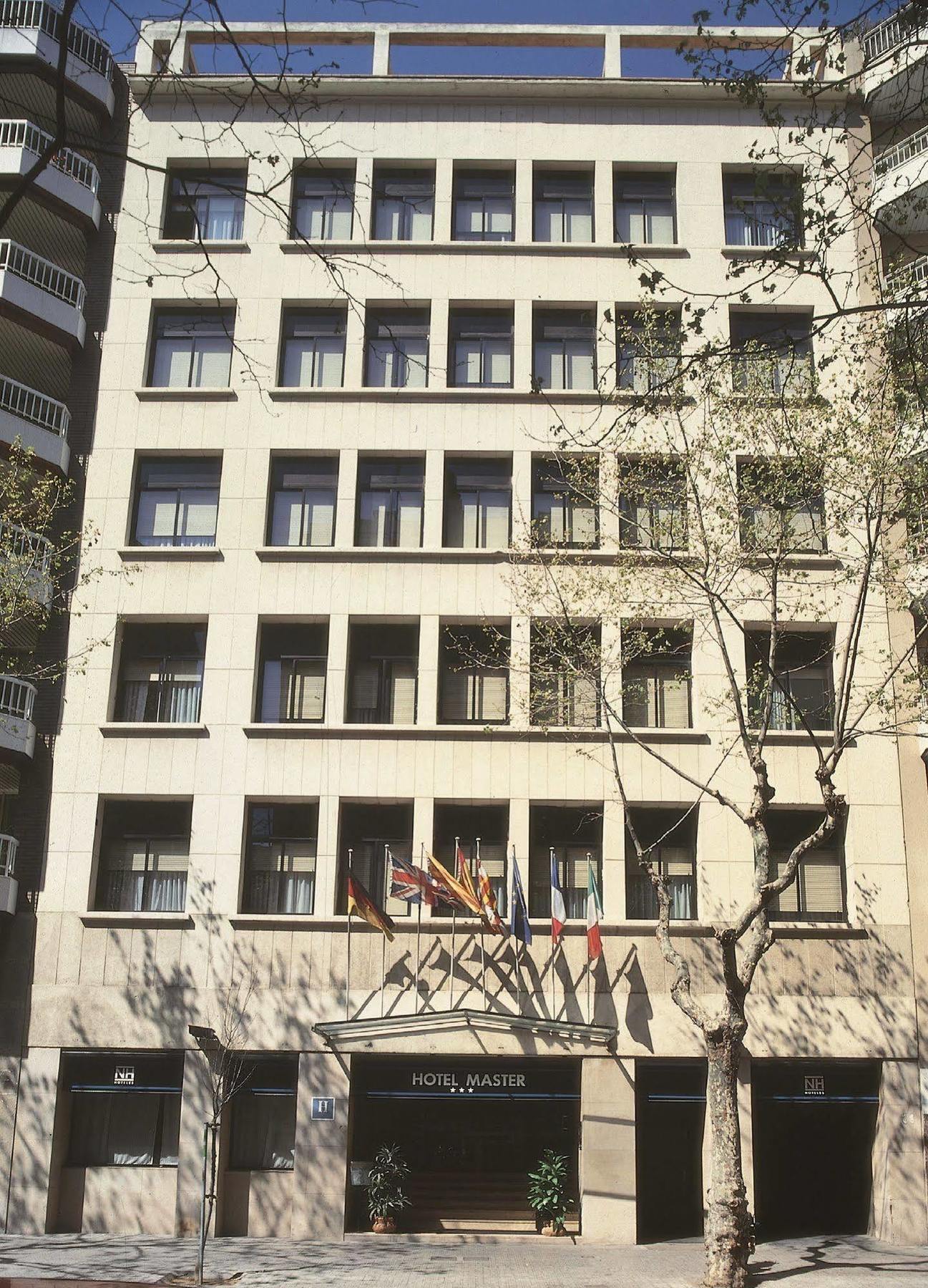 Отель Nh Barcelona Eixample Экстерьер фото